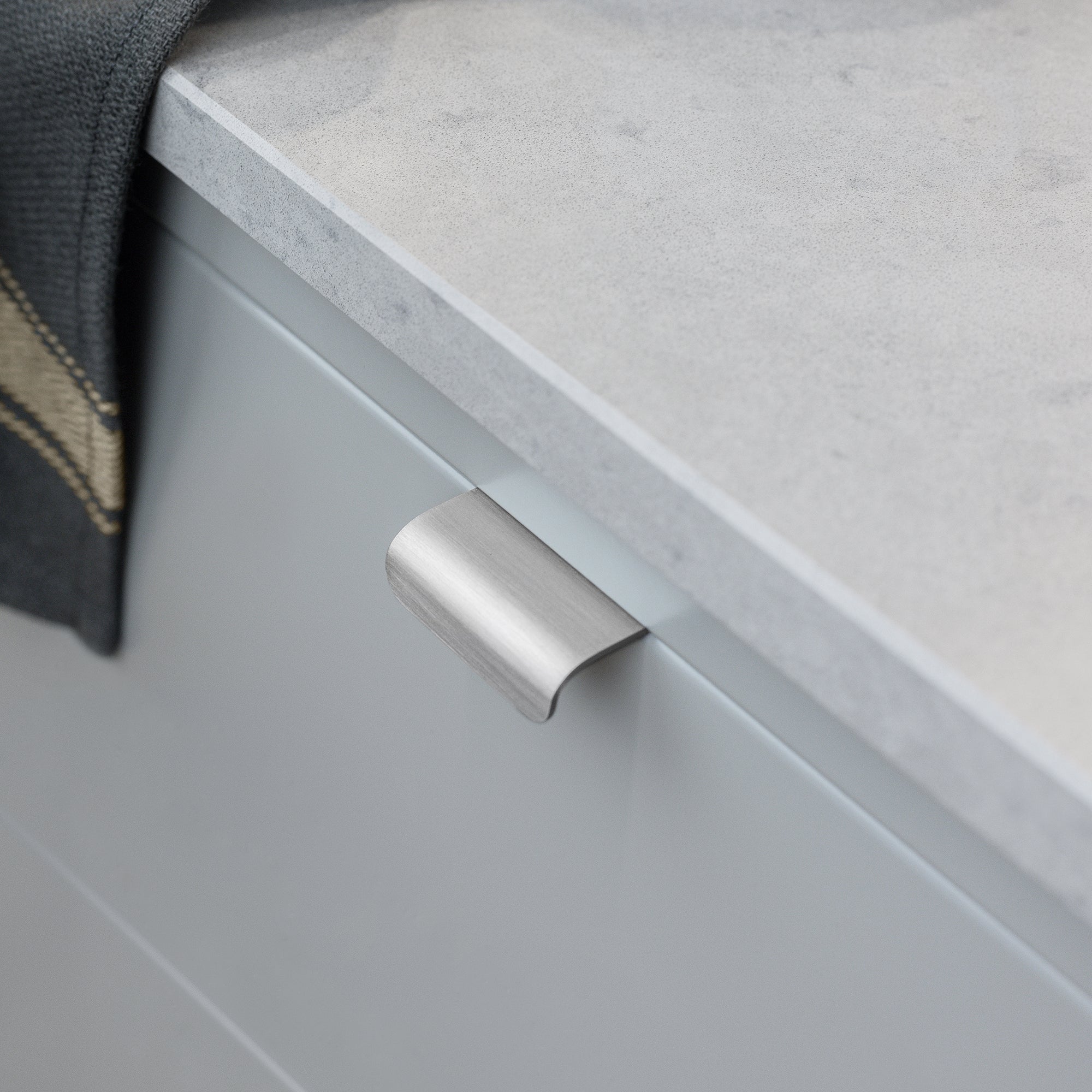 Profile Handle Lip